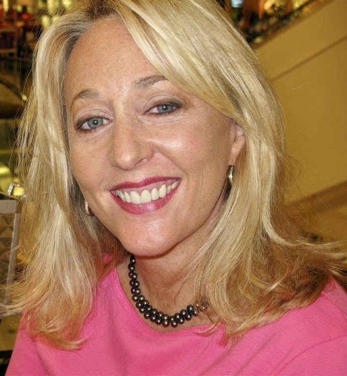 Cindi Mortimer Kies Bartholomew